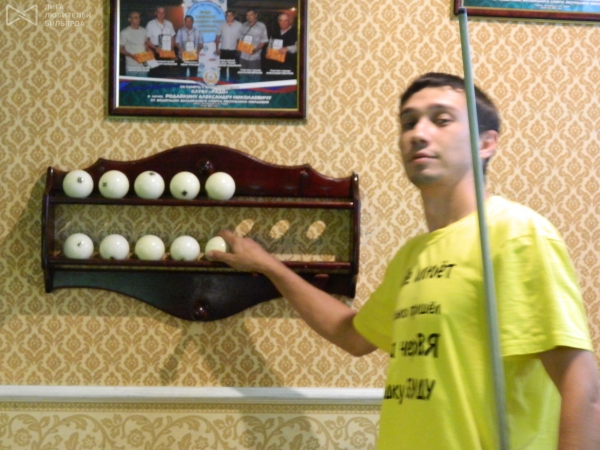 Дзержинец Рустам Давлятчин своим кием не доволен